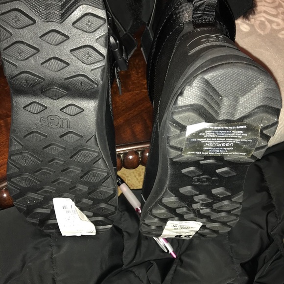 Ugg Tahoe Boots 8.5 NWT - Picture 4 of 4